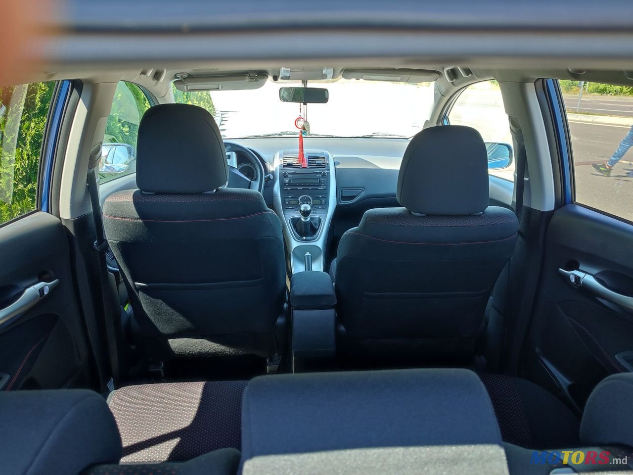 2010' Toyota Auris photo #3