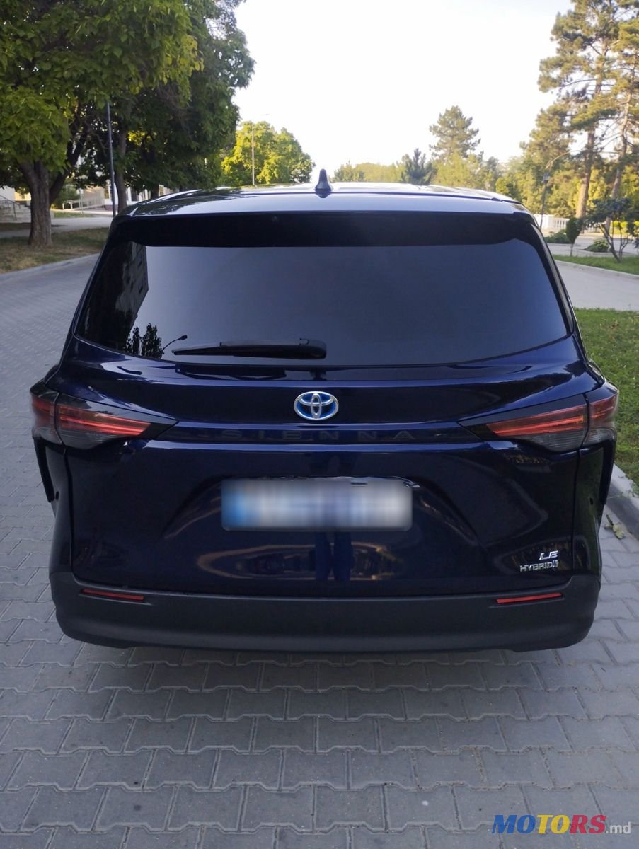 2022' Toyota Sienna photo #3