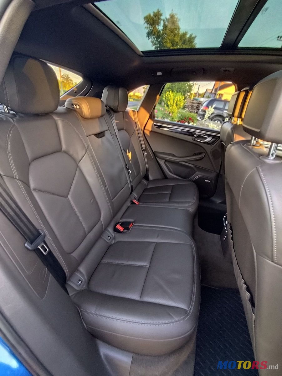 2020' Porsche Macan photo #6