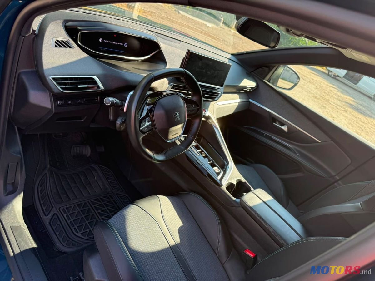 2023' Peugeot 5008 photo #6