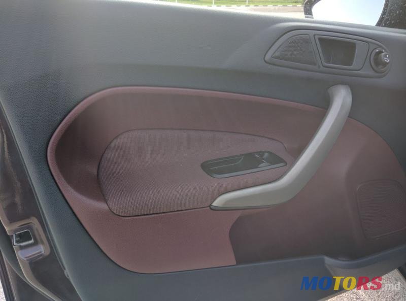 2010' Ford Fiesta photo #4