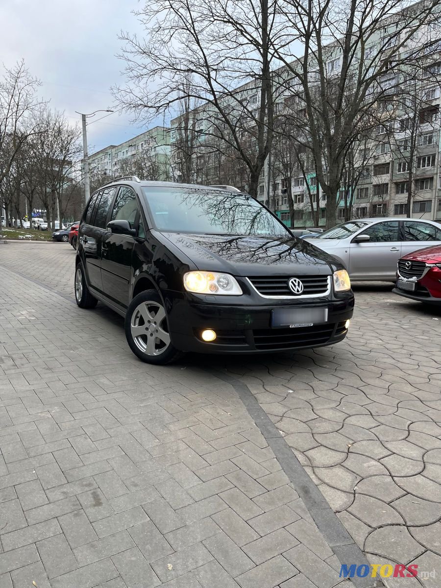 2004' Volkswagen Touran photo #2