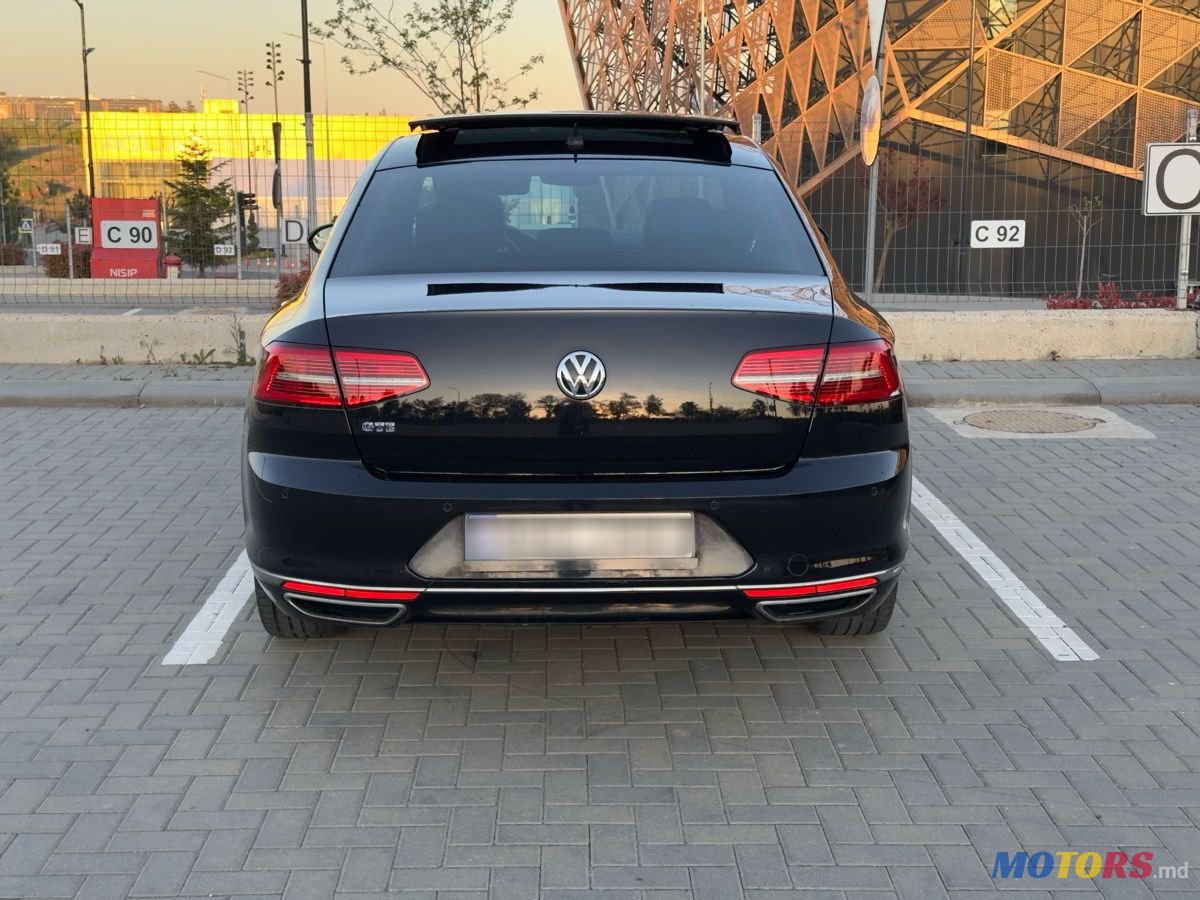 2015' Volkswagen Passat photo #6