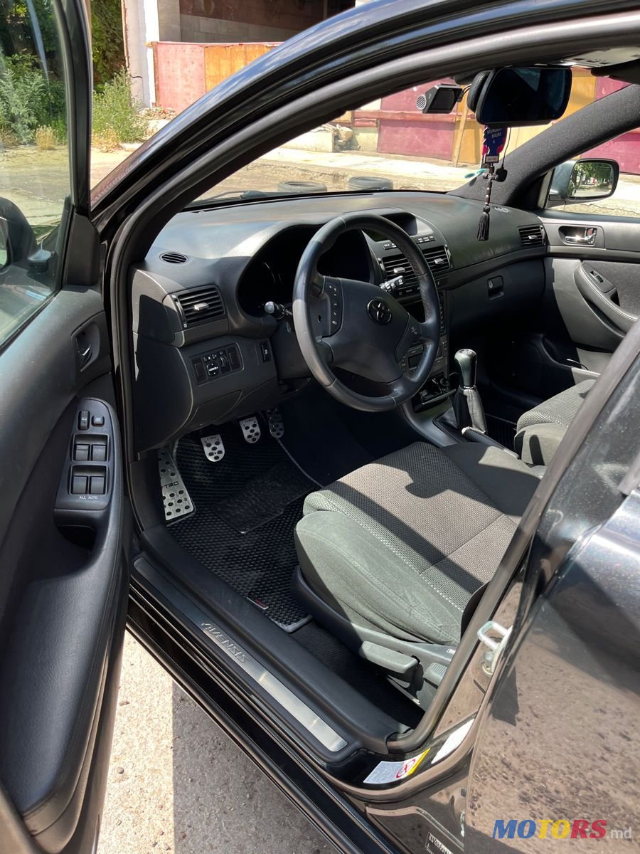 2005' Toyota Avensis photo #5
