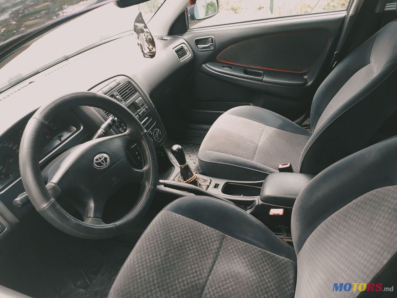 2001' Toyota Avensis photo #4