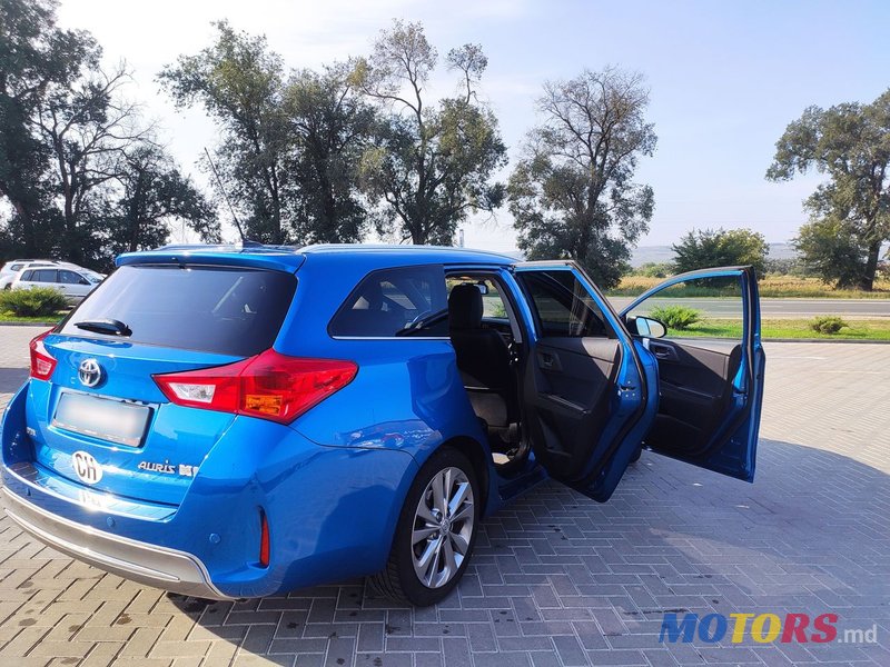 2014' Toyota Auris photo #5