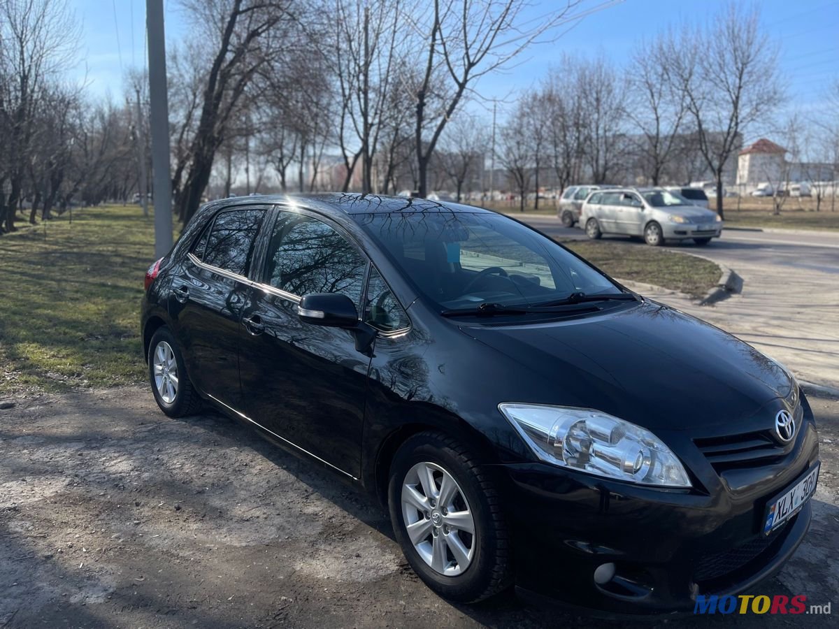 2011' Toyota Auris photo #1