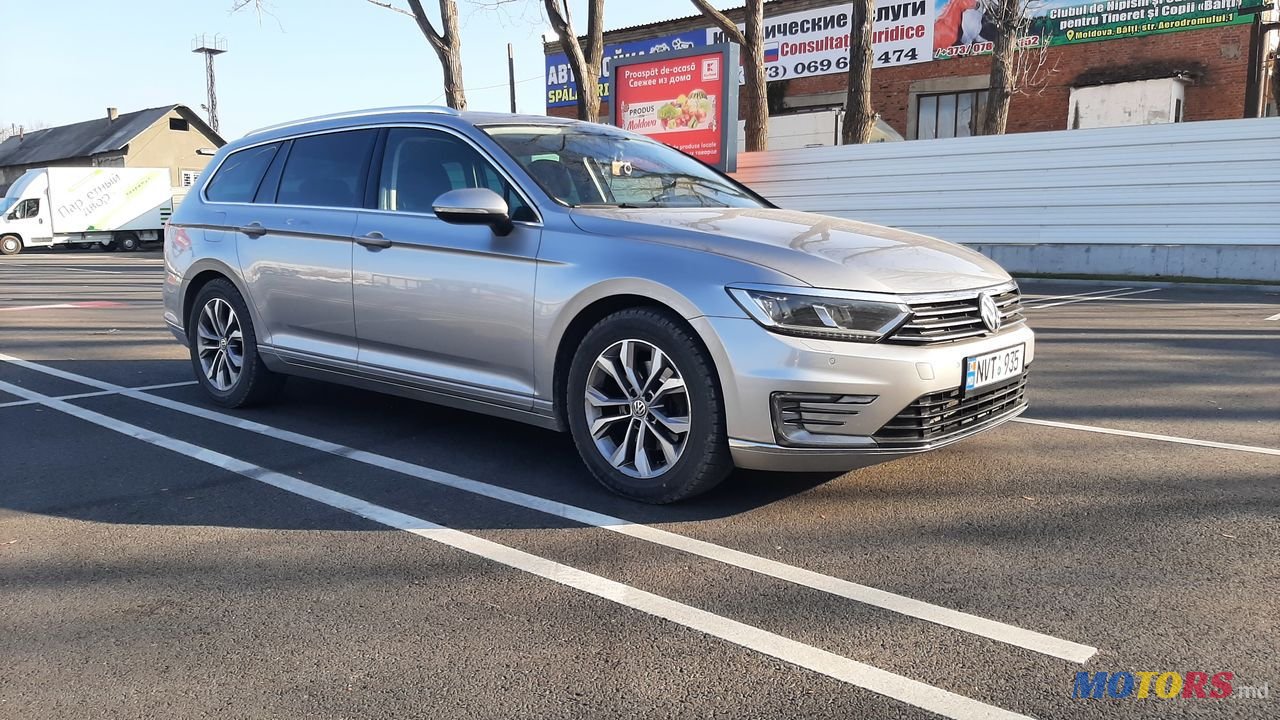 2015' Volkswagen Passat photo #1