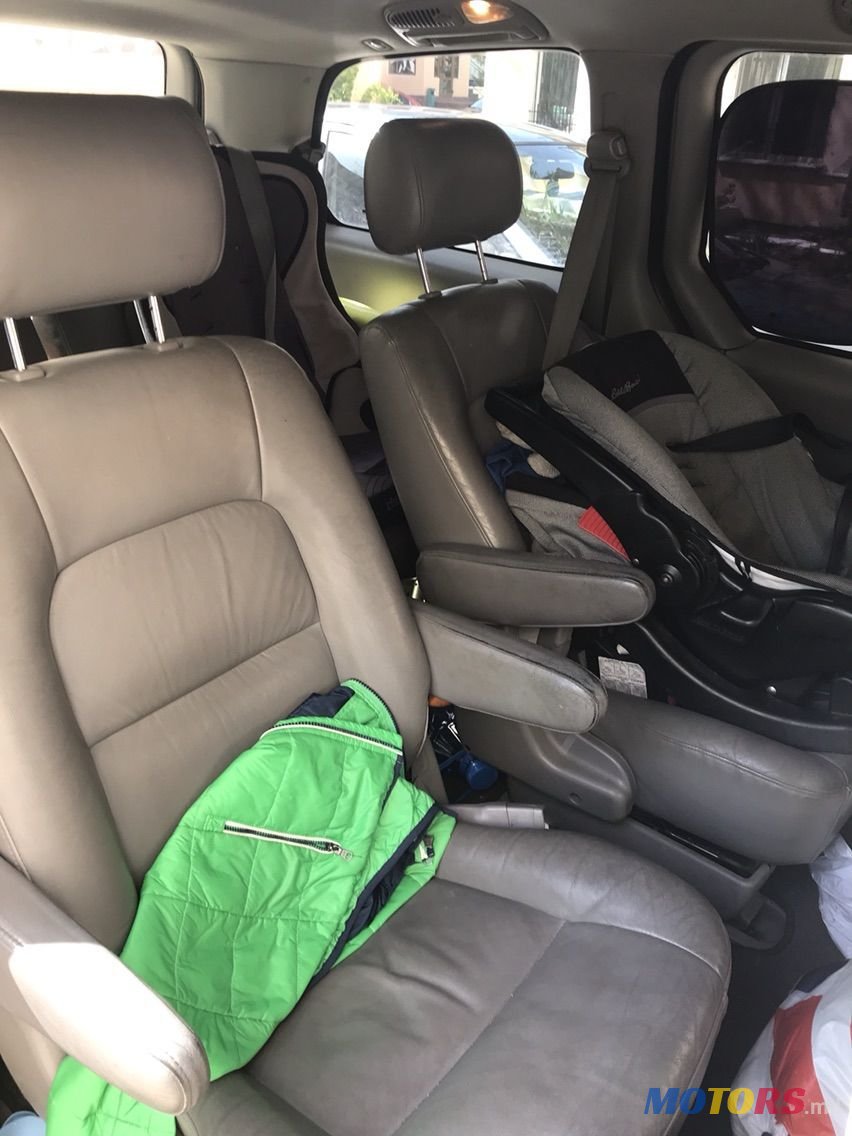 2005' Kia Carnival photo #3