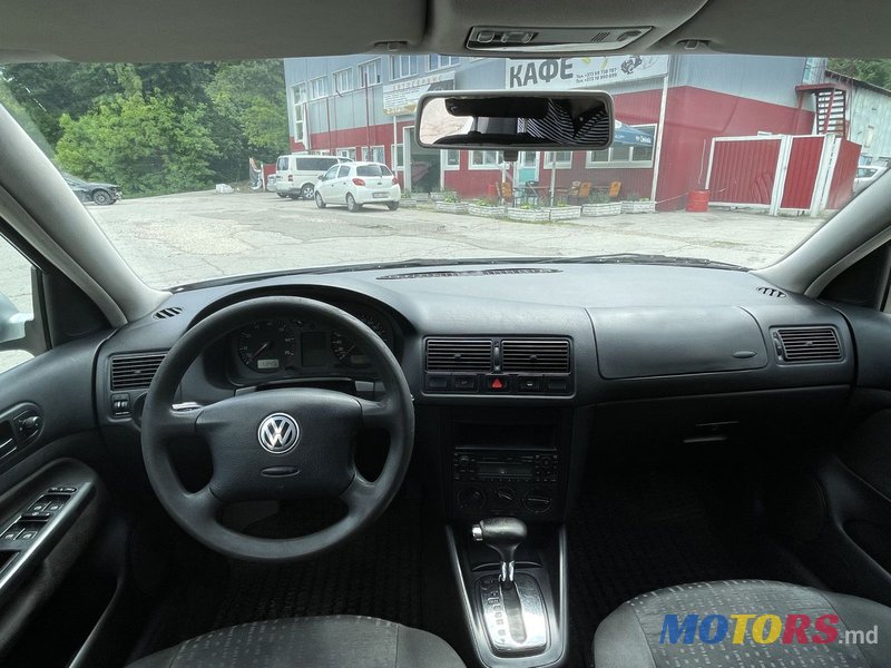 2001' Volkswagen Golf photo #6