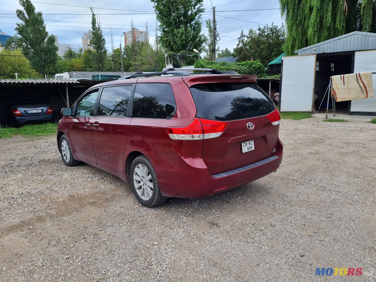 2011' Toyota Sienna photo #4