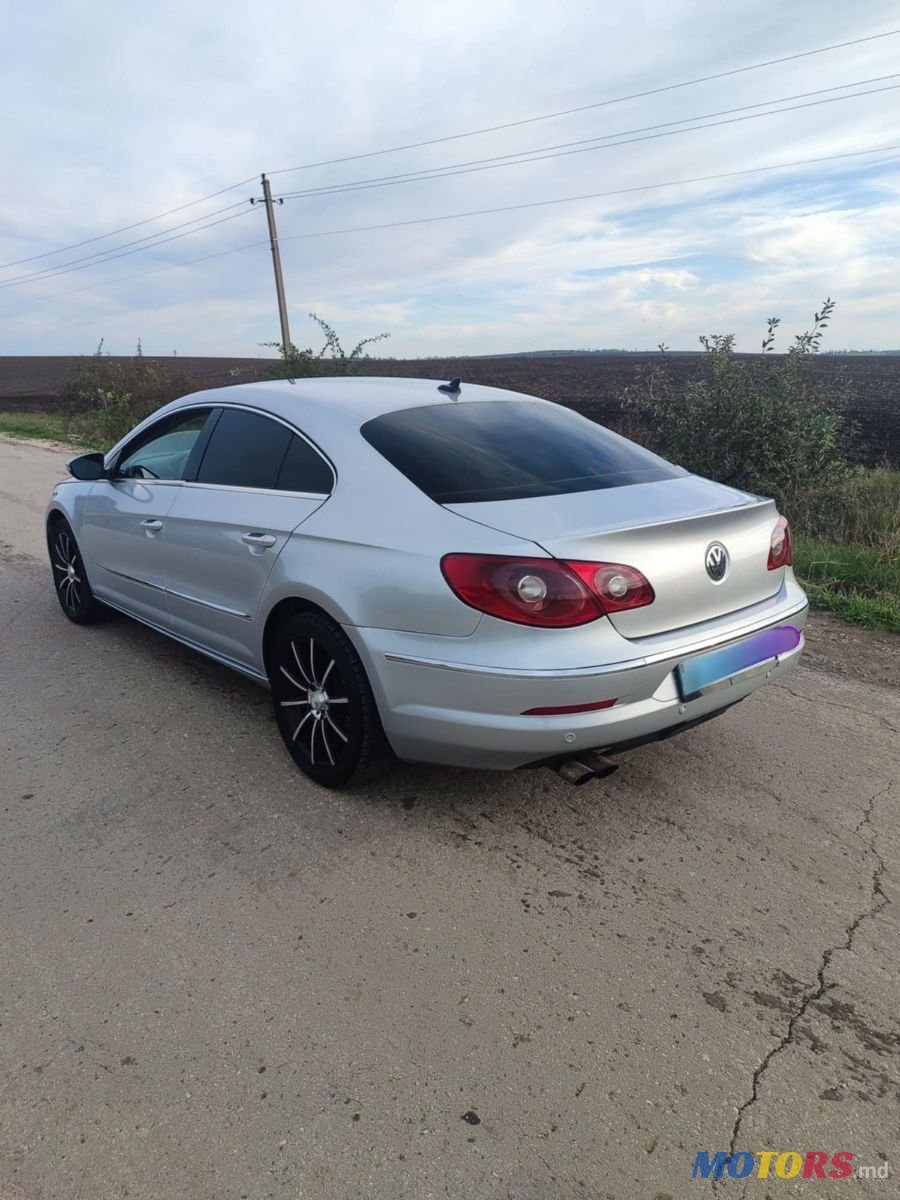 2009' Volkswagen Passat photo #2