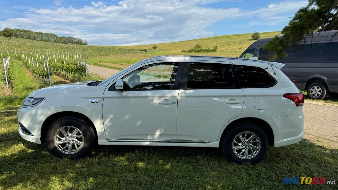 2019' Mitsubishi Outlander photo #4