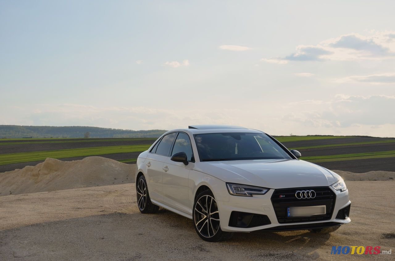 2019' Audi A4 photo #4