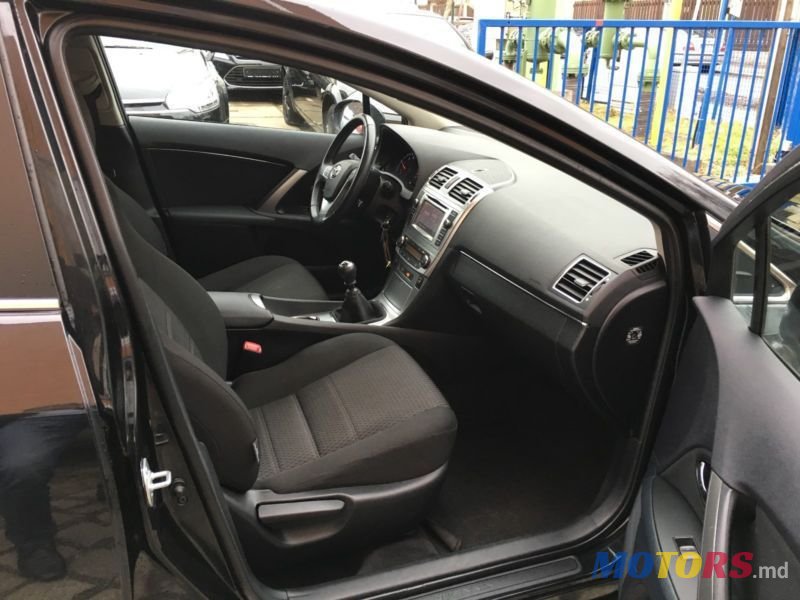 2014' Toyota Avensis photo #2