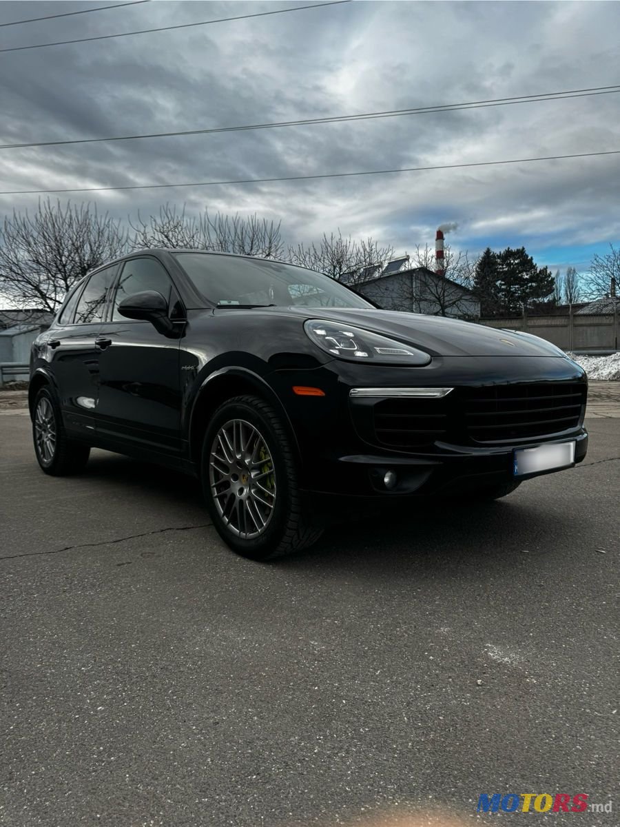 2015' Porsche Cayenne photo #3