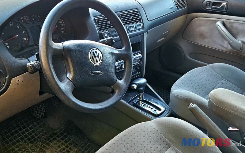 1999' Volkswagen Golf photo #2