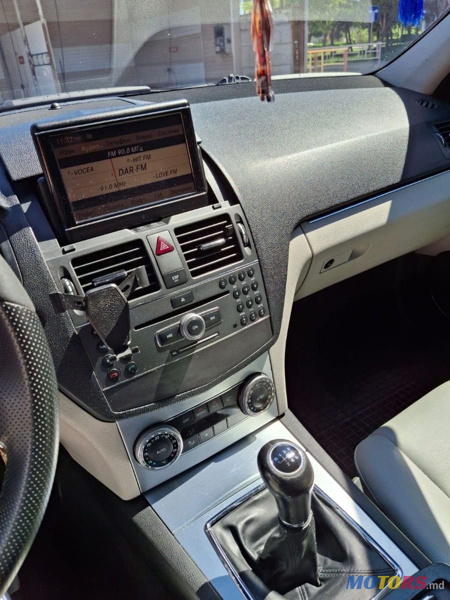 2010' Mercedes-Benz C-Class photo #3