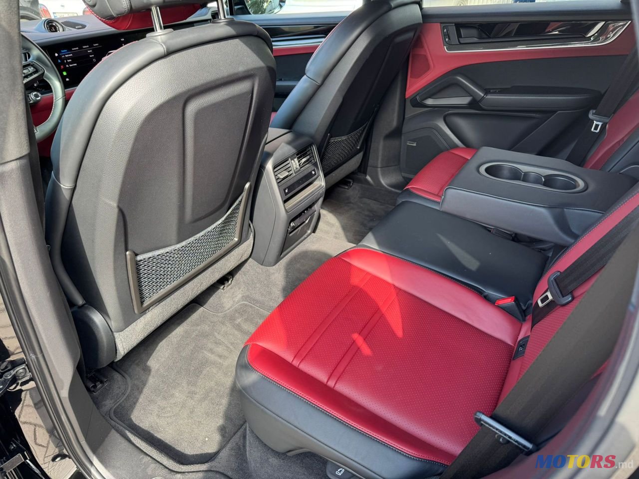 2023' Porsche Cayenne photo #4