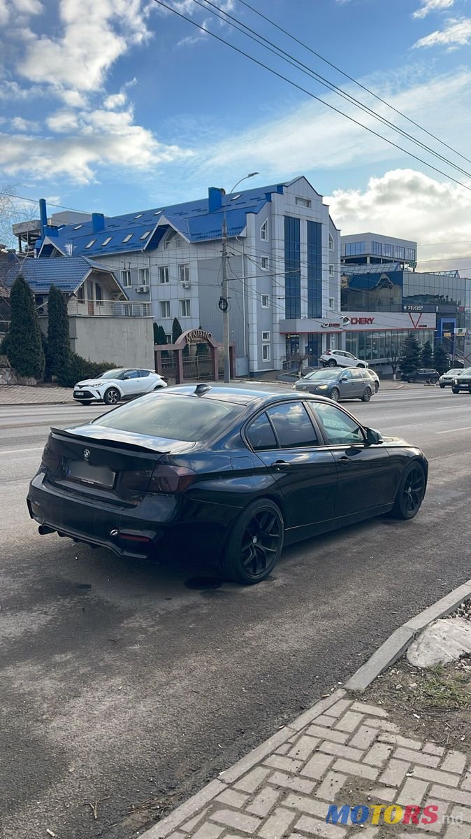 2013' BMW 3 Series photo #2