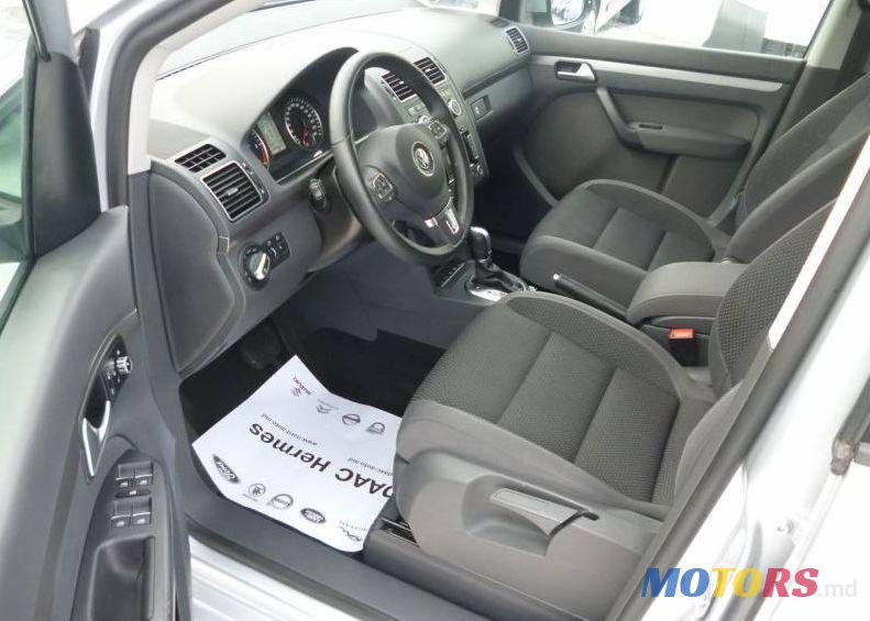 2014' Volkswagen Touran photo #2