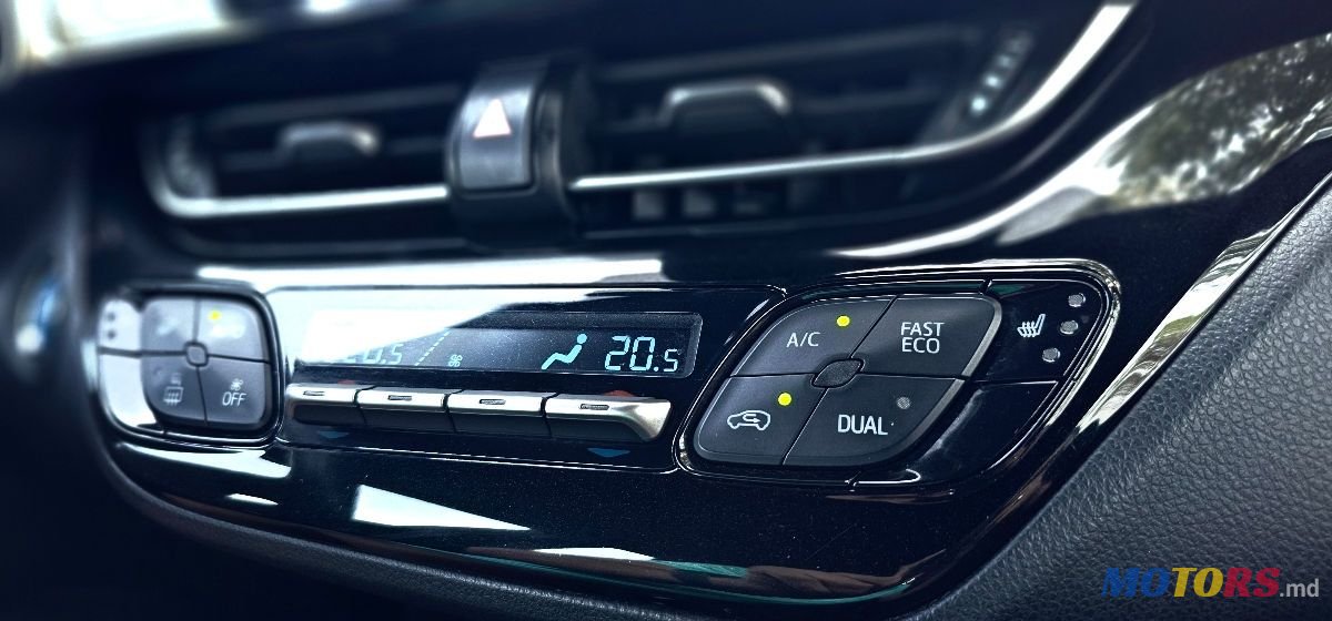 2018' Toyota C-HR photo #3