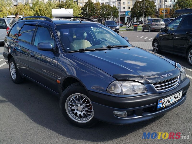 2000' Toyota Avensis photo #1