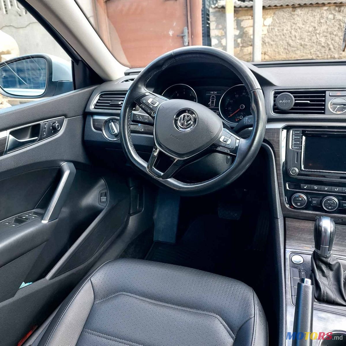 2017' Volkswagen Passat photo #5