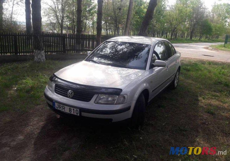 2000' Volkswagen Passat photo #1