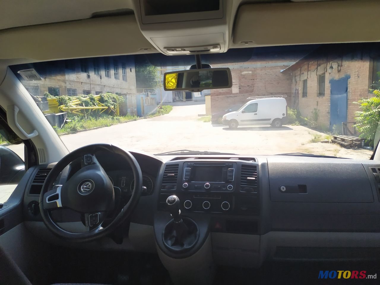 2013' Volkswagen Transporter photo #6