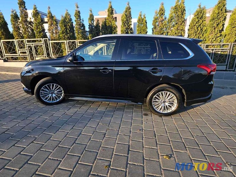 2019' Mitsubishi Outlander photo #4