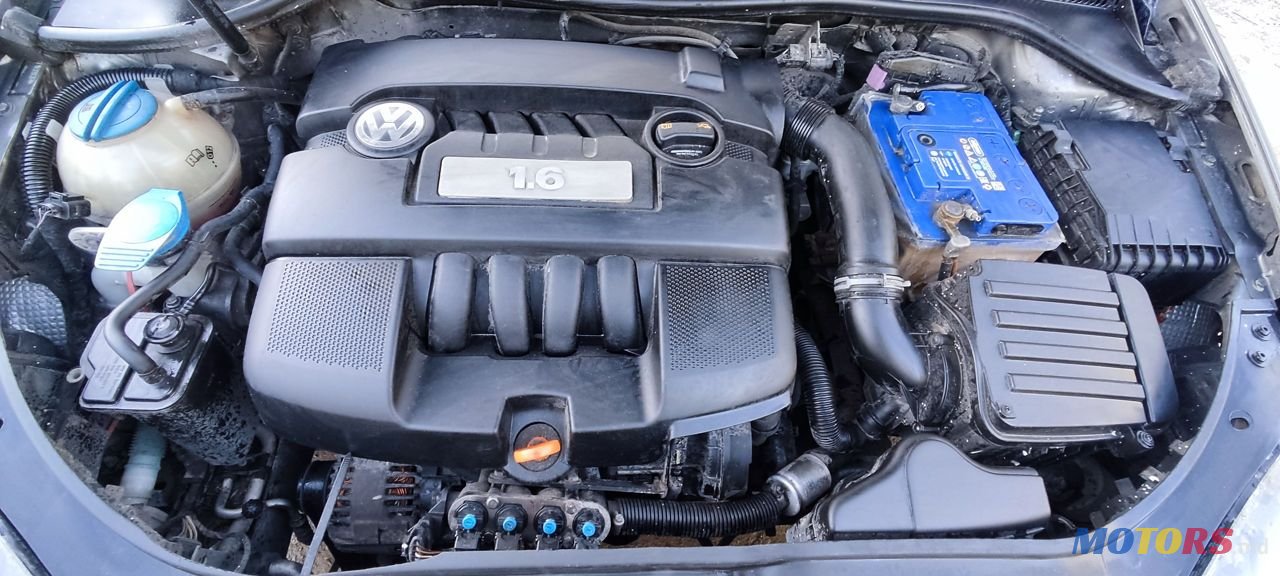 2008' Volkswagen Golf photo #5