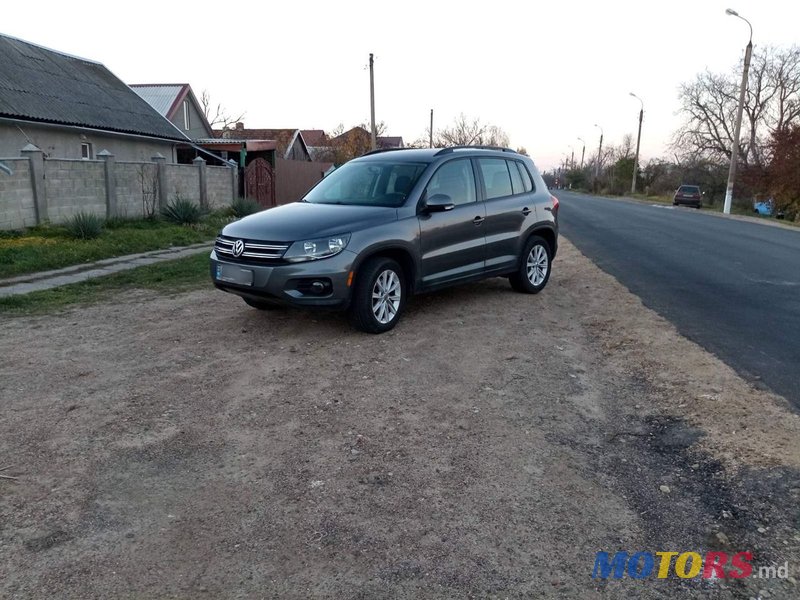 2017' Volkswagen Tiguan photo #6