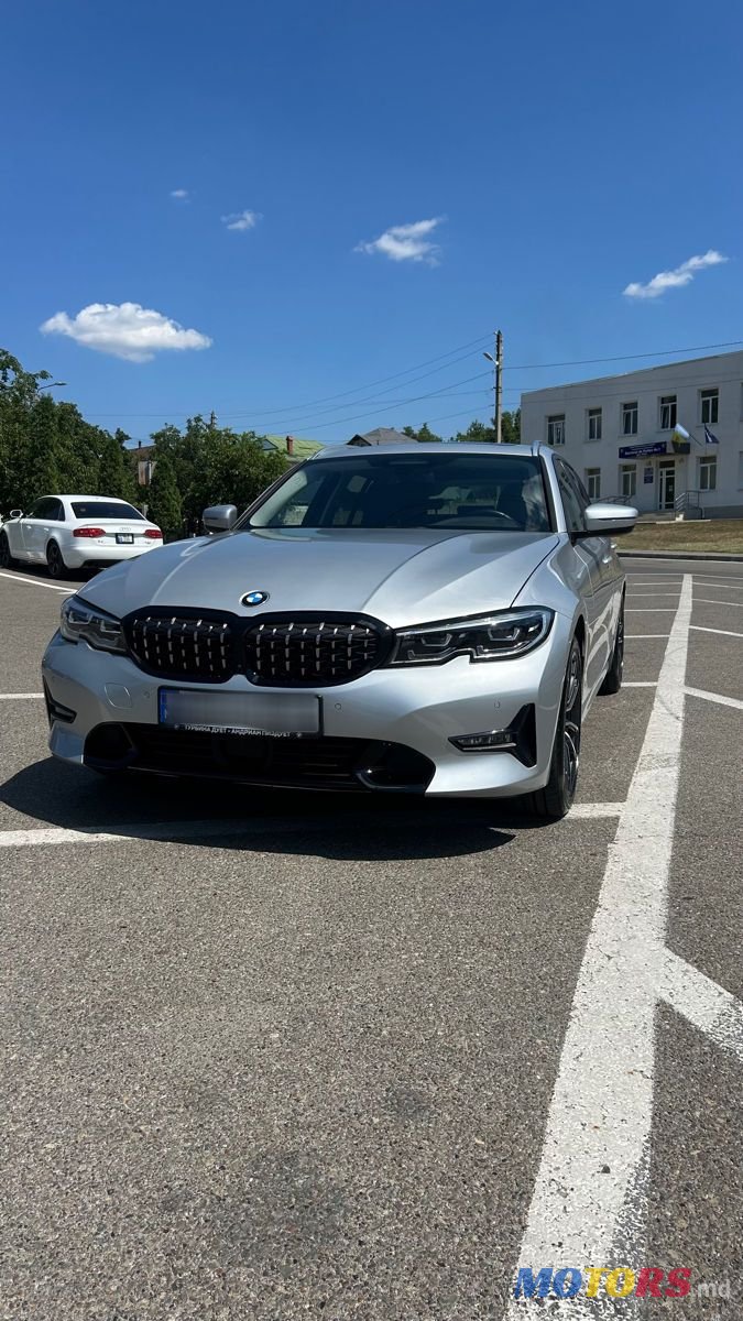 2019' BMW 3 Series Touring photo #2