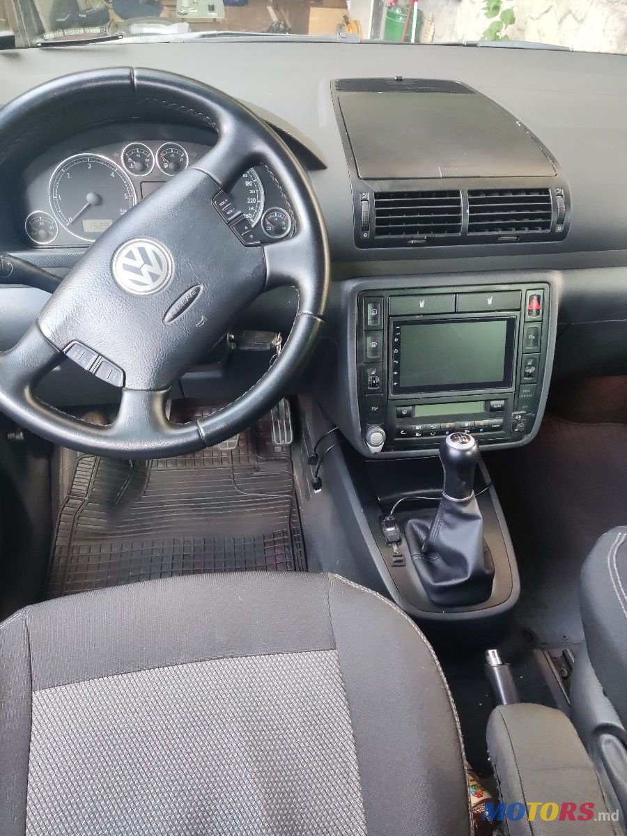 2008' Volkswagen Sharan photo #2