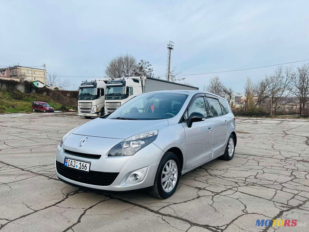 2011' Renault Grand Scenic photo #2