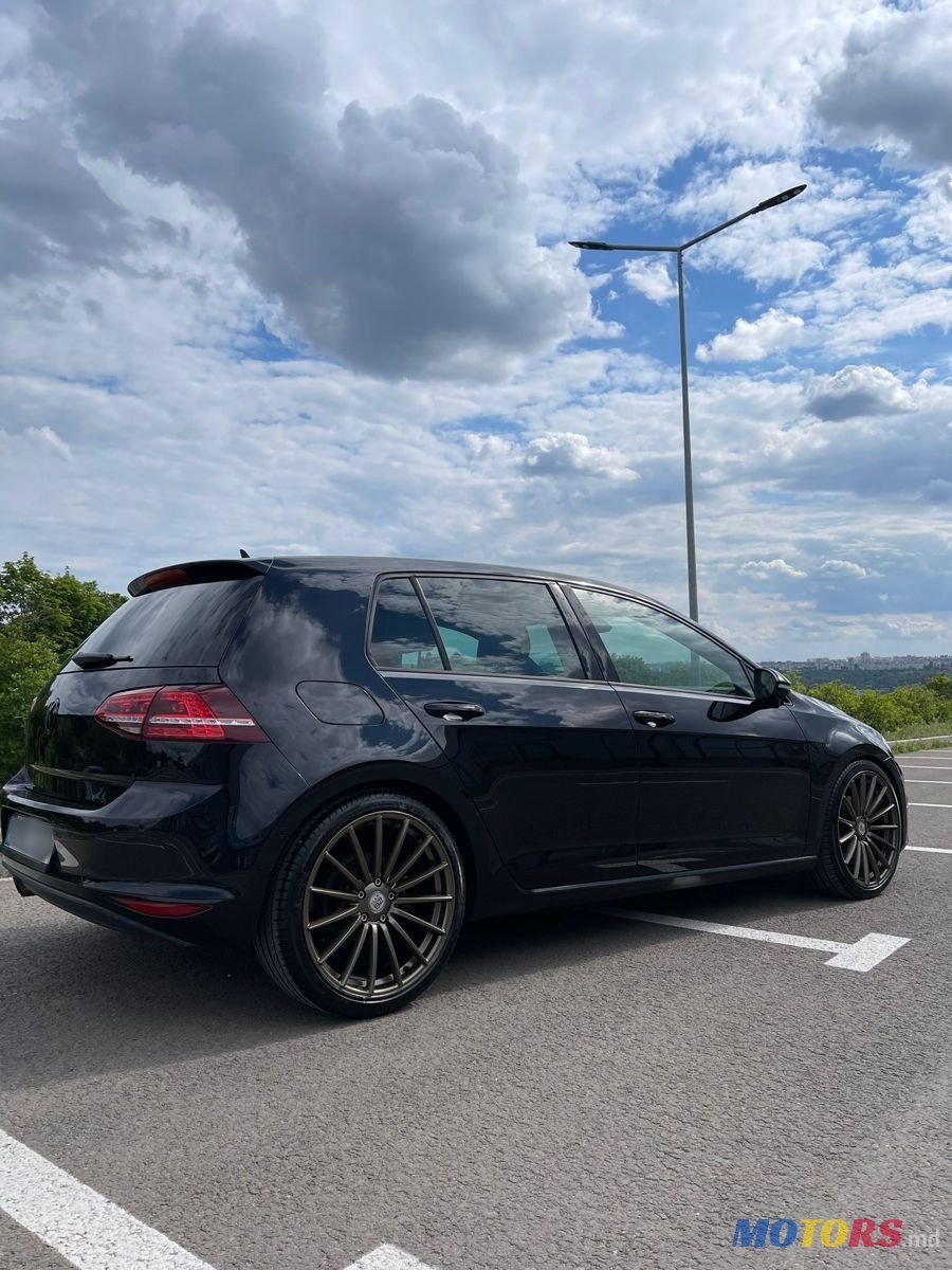 2016' Volkswagen Golf photo #3