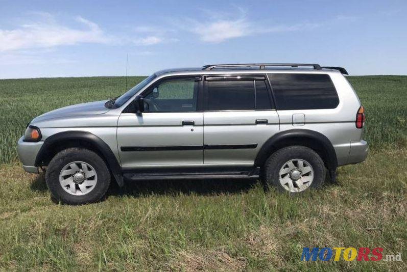 2001' Mitsubishi Pajero Sport photo #1