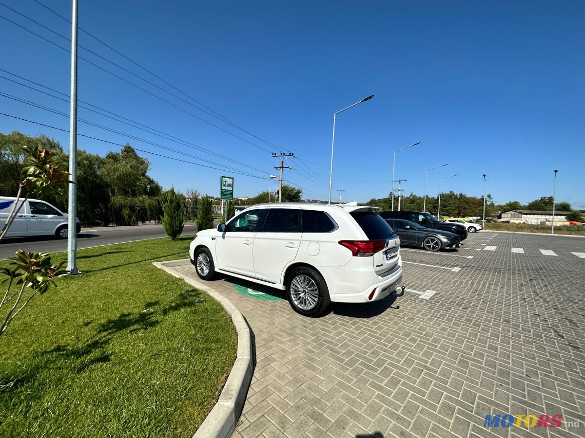 2018' Mitsubishi Outlander photo #1