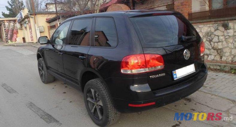 2005' Volkswagen Touareg photo #2