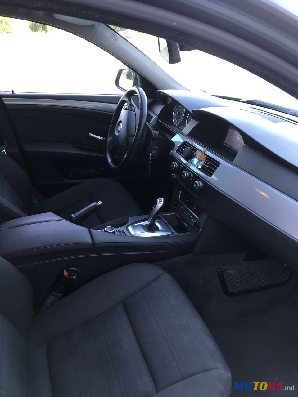 2009' BMW 5 Series photo #3