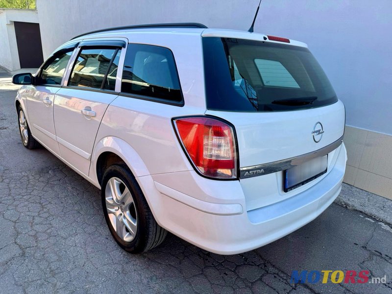 2008' Opel Astra photo #3
