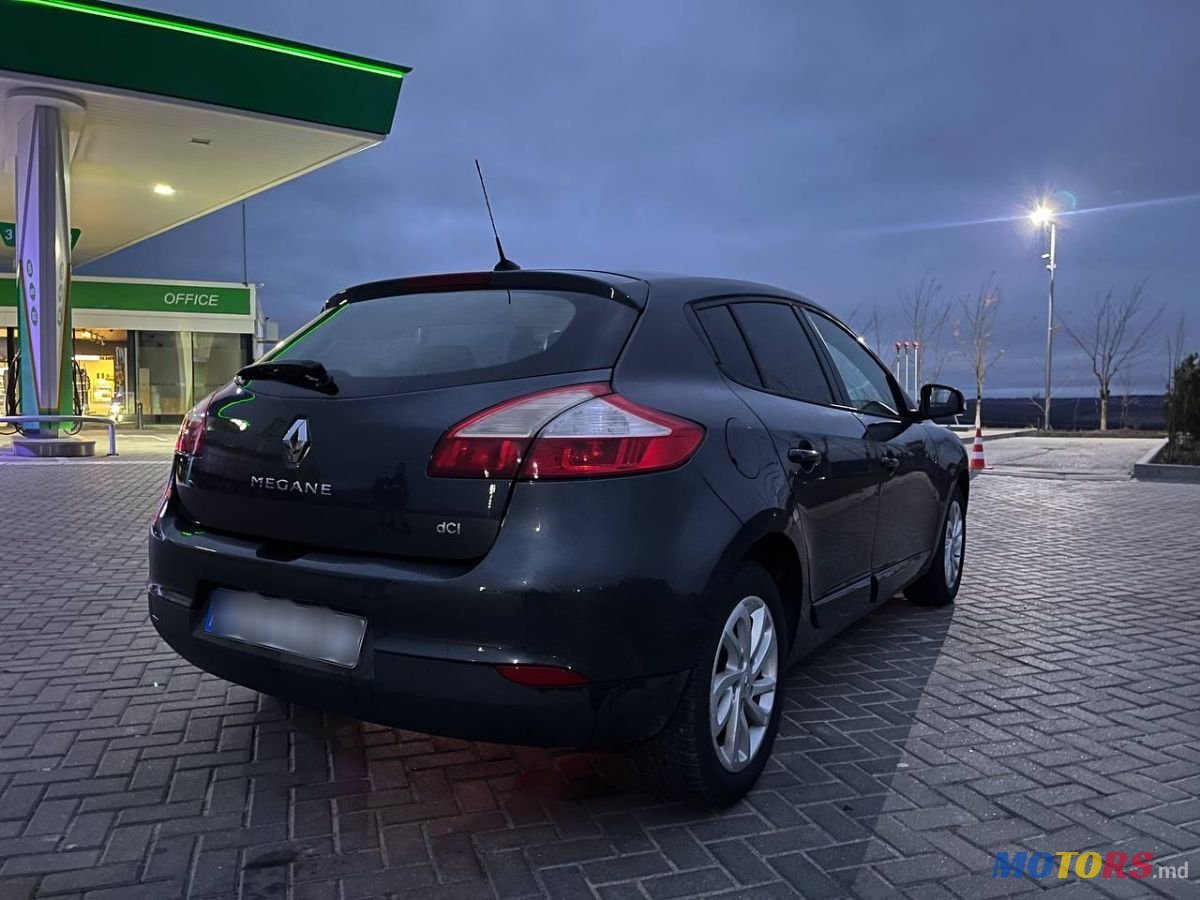 2012' Renault Megane photo #2