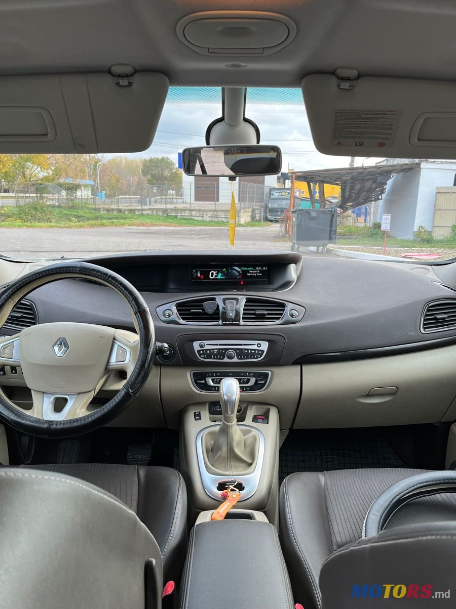 2012' Renault Grand Scenic photo #5