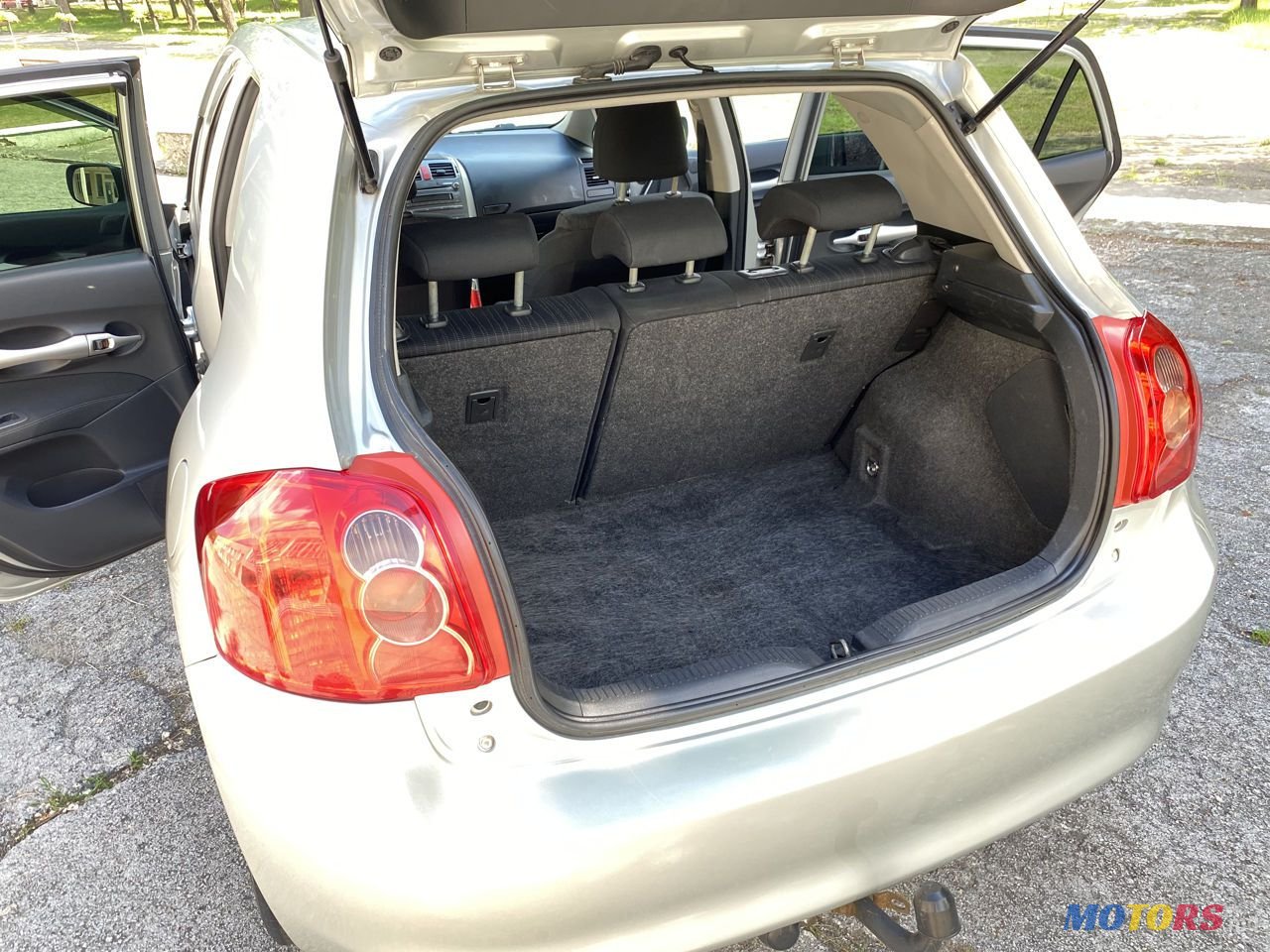 2009' Toyota Auris photo #5