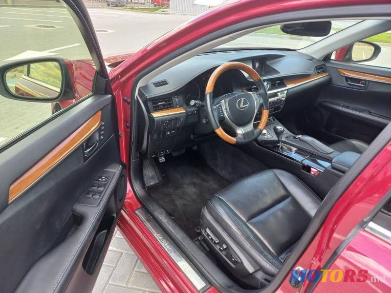 2013' Lexus ES photo #3