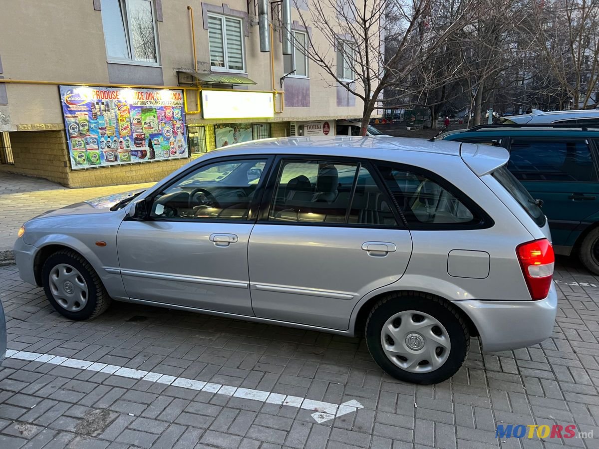 2001' Mazda 323 photo #2