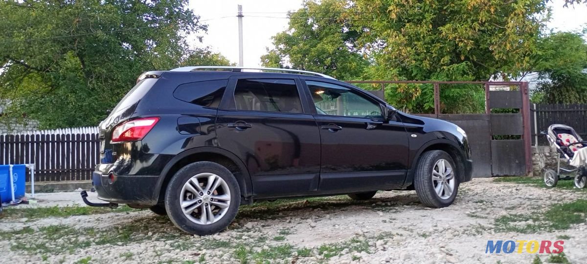2011' Nissan Qashqai+2 photo #1