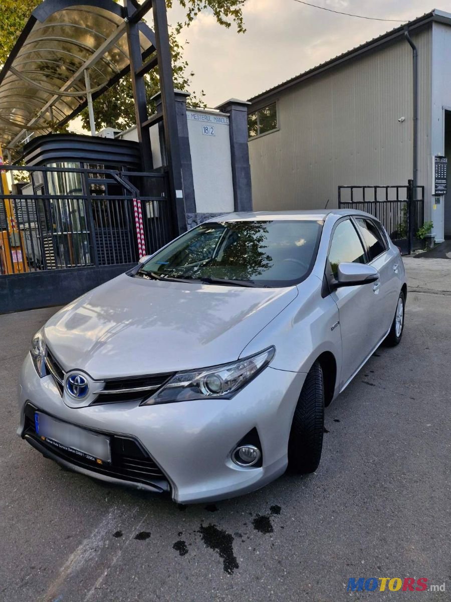 2013' Toyota Auris photo #1