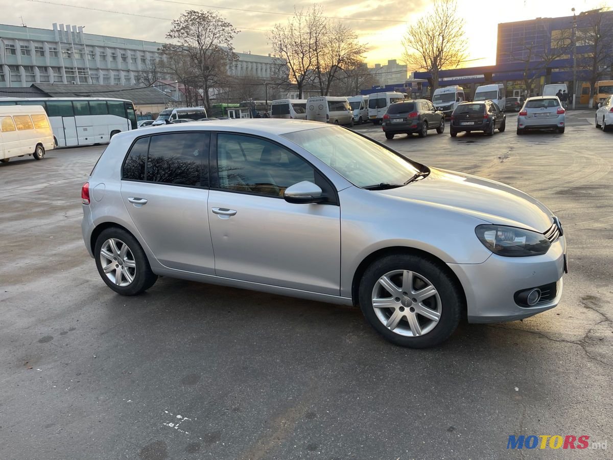 2009' Volkswagen Golf photo #3